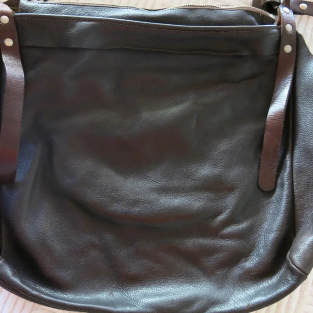Dean. B29 Zip-top, stainless thimble Crossbody Leather Bag in Brown - Picture 3 of 10
